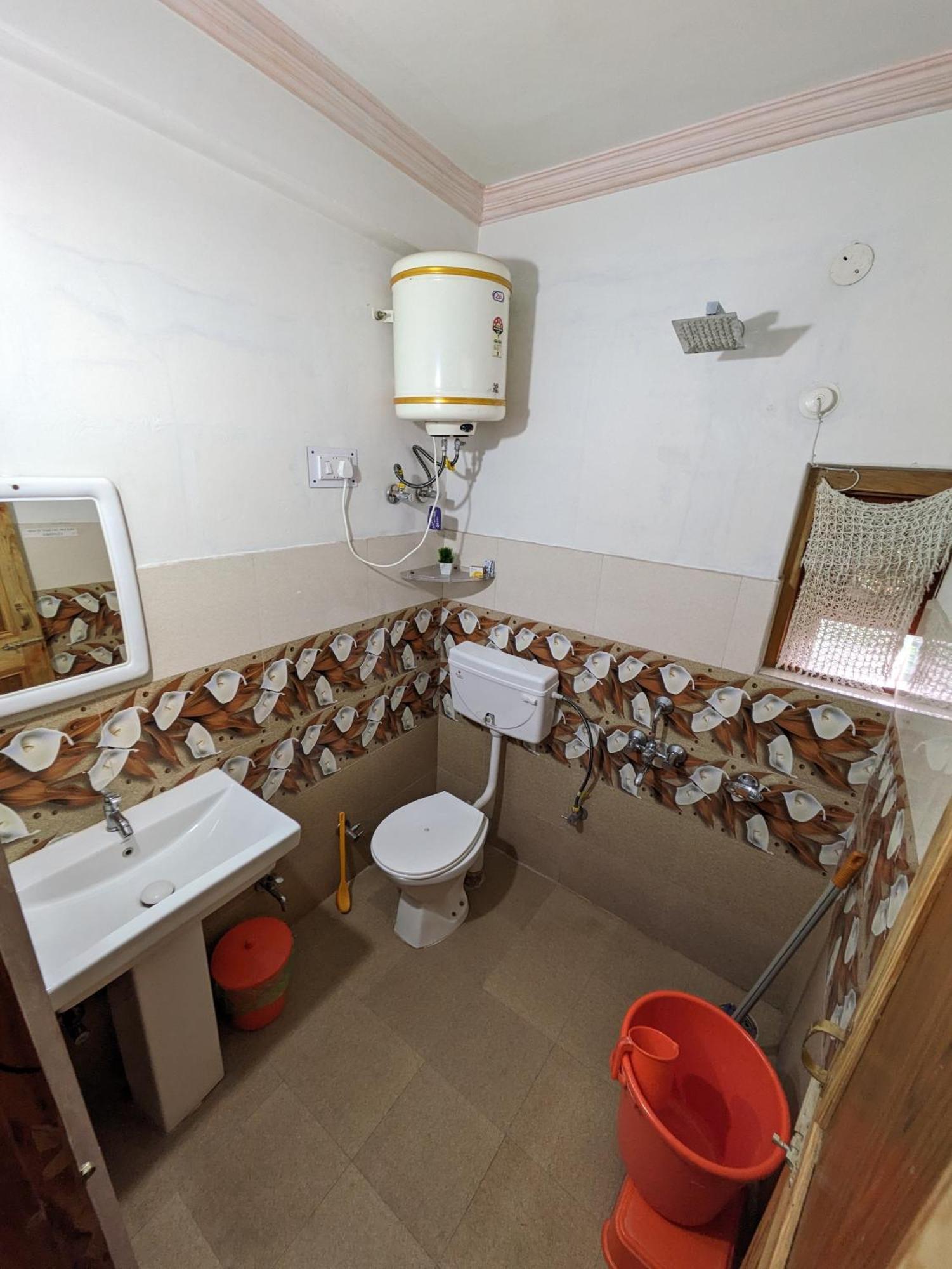 Aashirwad Homestay Kulu Eksteriør bilde